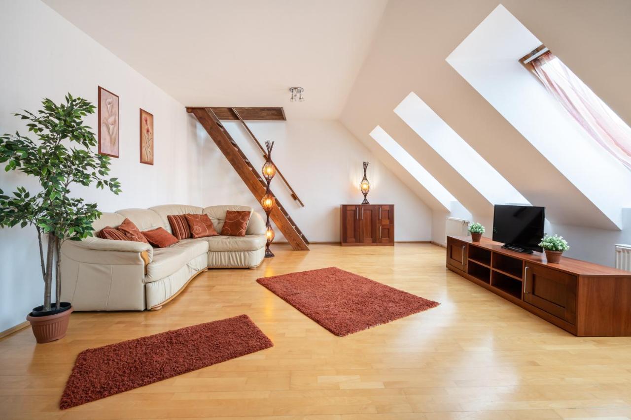 Beautiful Apartment With Ac Budapest Eksteriør bilde