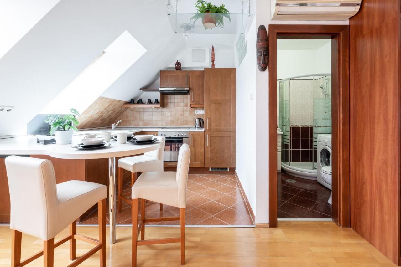 Beautiful Apartment With Ac Budapest Eksteriør bilde