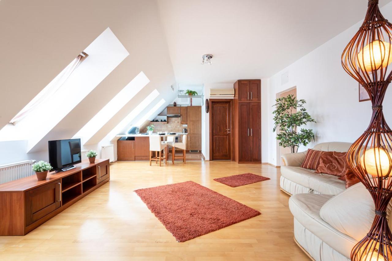 Beautiful Apartment With Ac Budapest Eksteriør bilde